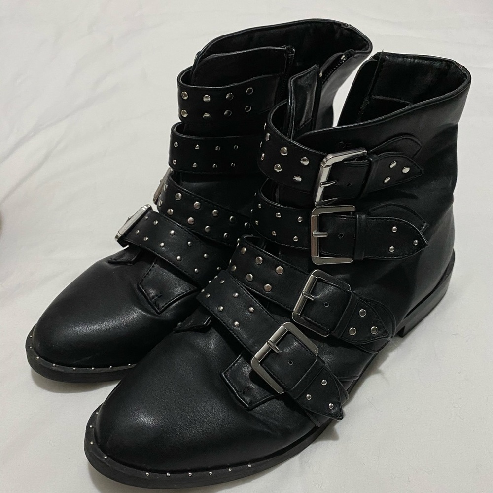 Black buckle boots
